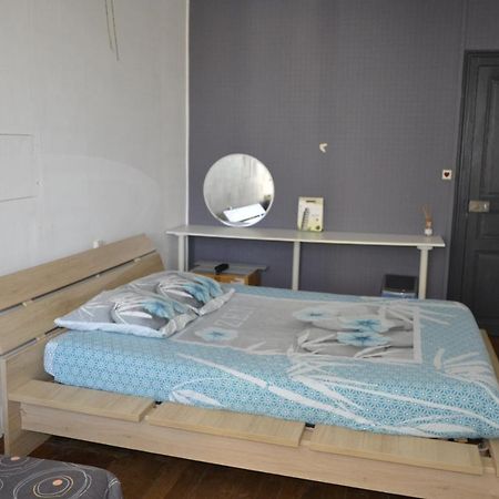 Chef-Boutonne Grande Chambre D'Hote Pour 4 A 5 Personnes B&B 외부 사진