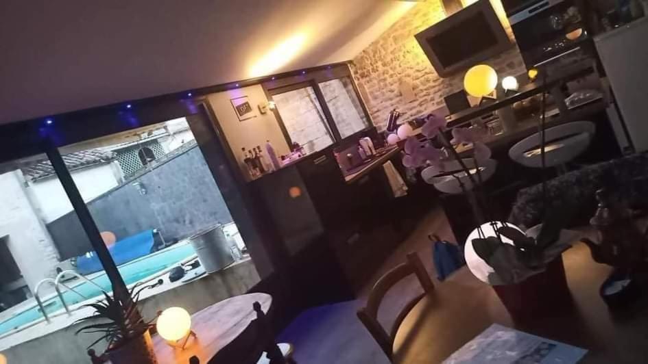 Chef-Boutonne Grande Chambre D'Hote Pour 4 A 5 Personnes B&B 외부 사진